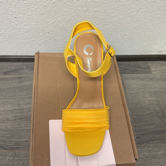 Journee Collection Womens Skiler Tru Comfort Foam Open Square Toe Block Heel - Picture 4 of 7